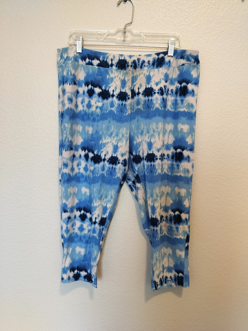Women's Blue Tie-Dye Capri Pants / leggings